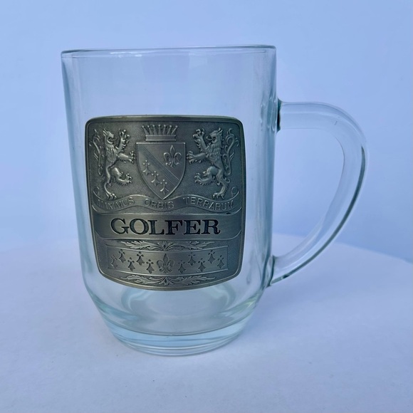 Elegant Glass Mug with Pewter Golfer Emblem - Picture 1 of 10